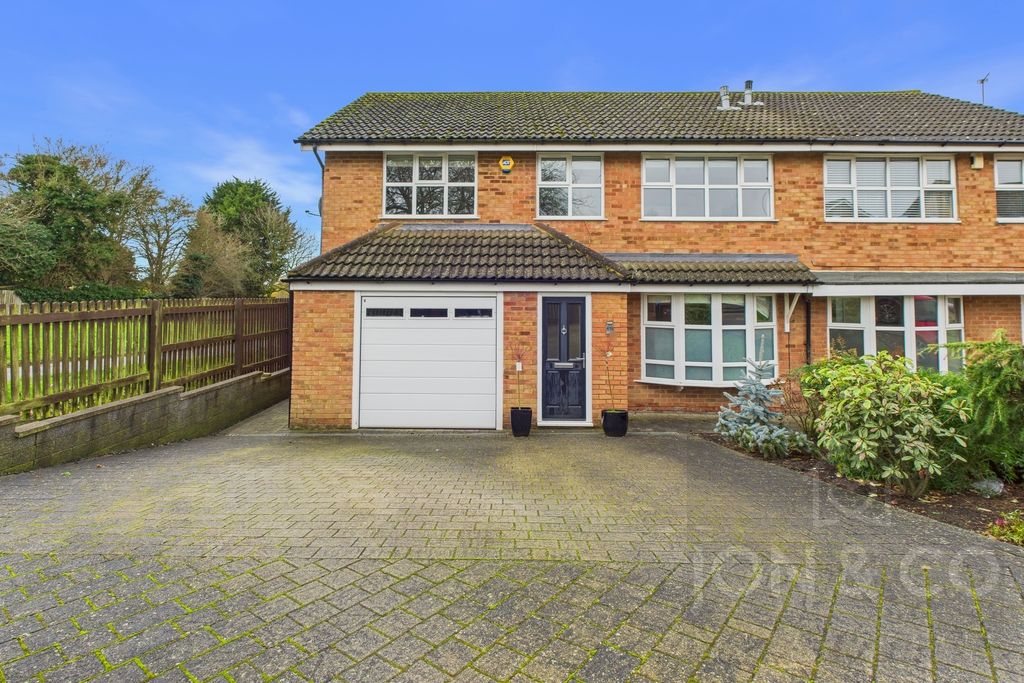 Obelisk Rise | Kingsthorpe | NN2