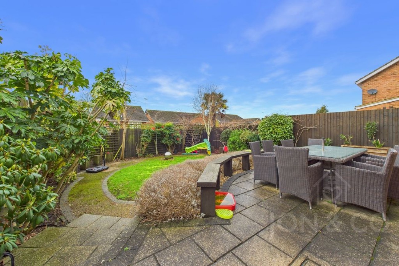 Obelisk Rise | Kingsthorpe | NN2