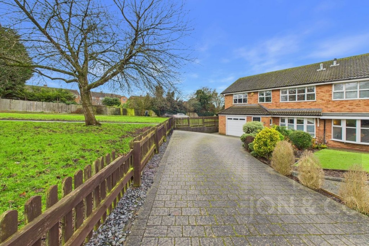 Obelisk Rise | Kingsthorpe | NN2