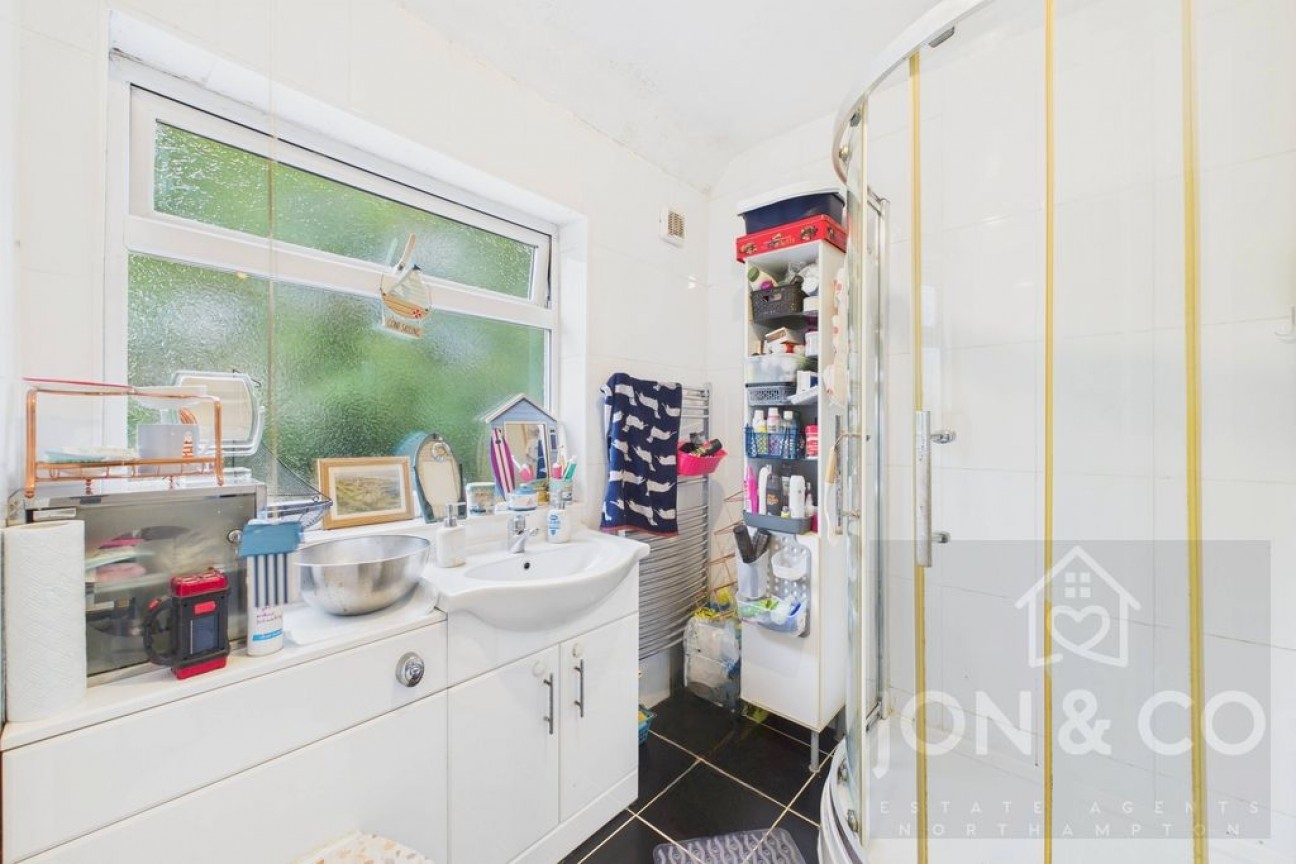 Kingsland Avenue | Kingsthorpe | NN2