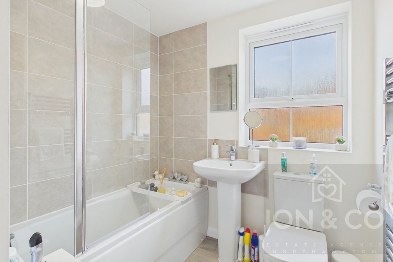 Teulon Close | Overstone Gate | NN6