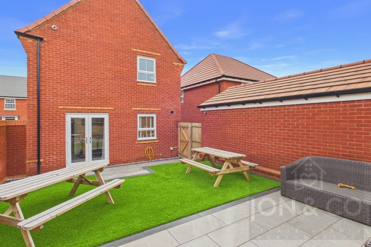 Teulon Close | Overstone Gate | NN6