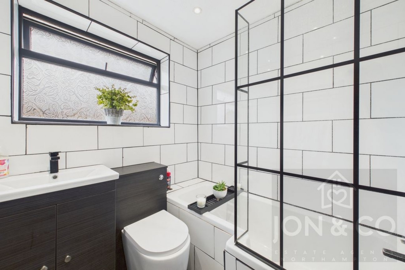 Shurville Close | Earls Barton | NN6