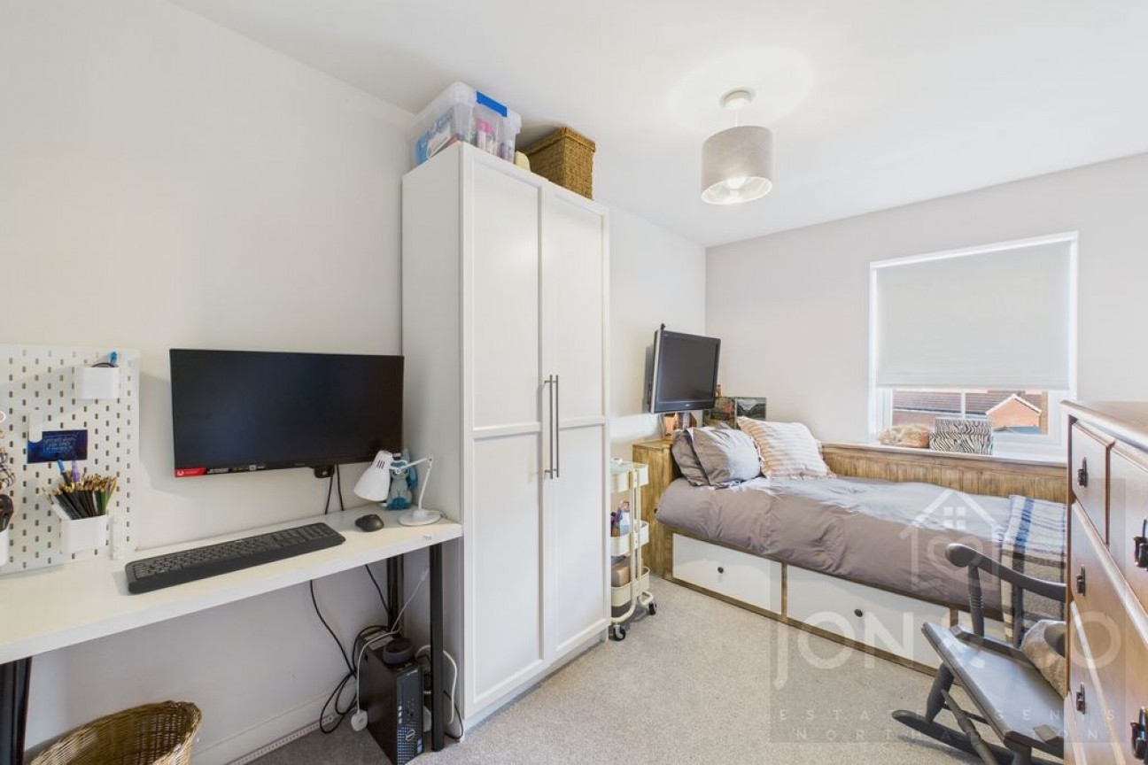 Young Close | Overstone Gate | NN6