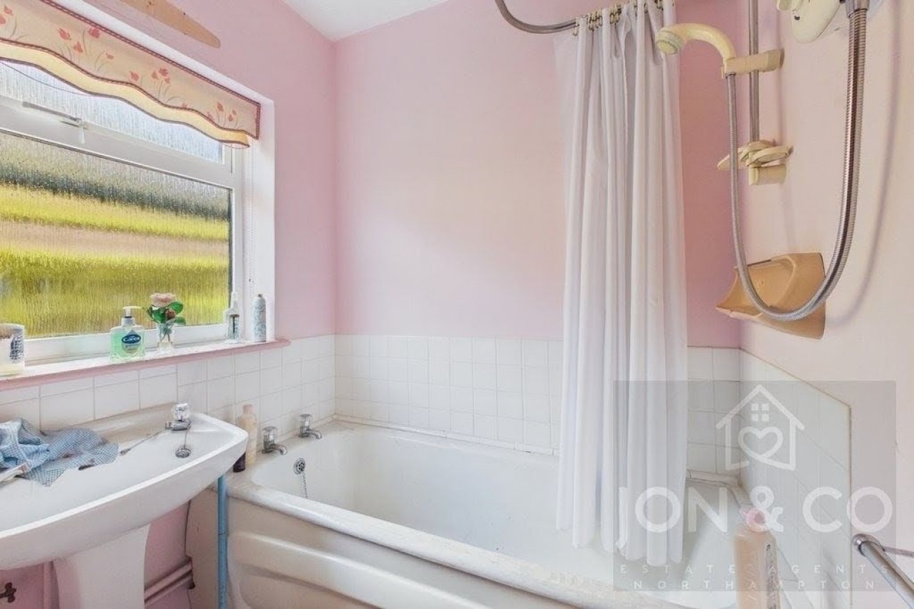 Woodland Avenue | Overstone | NN6