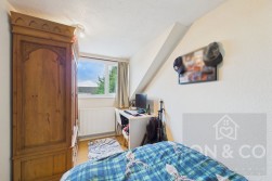 Thistleholme Close | Links View | NN2