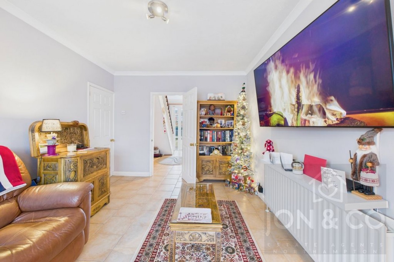 Thistleholme Close | Links View | NN2