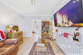 Thistleholme Close | Links View | NN2