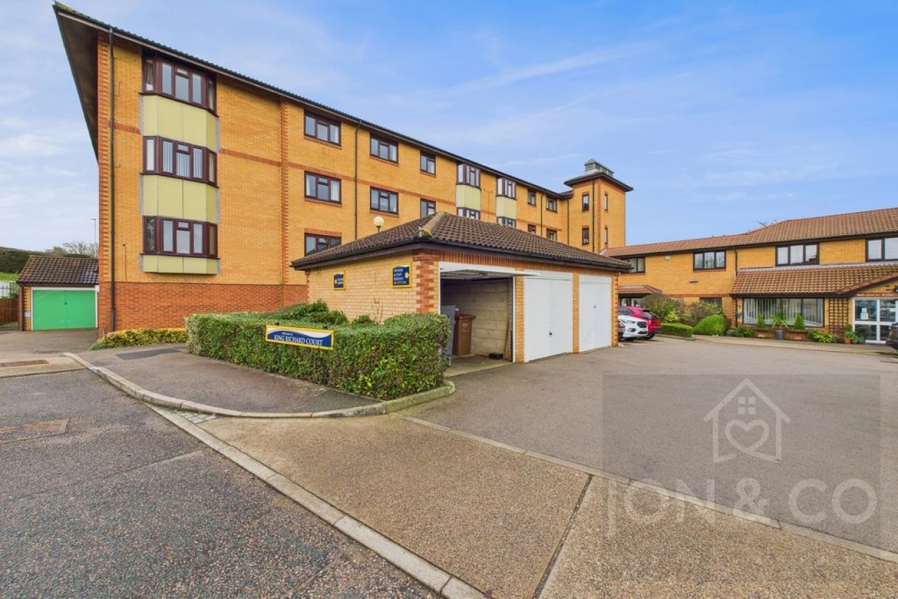 King Richard Ct | East Hunsbury | NN4