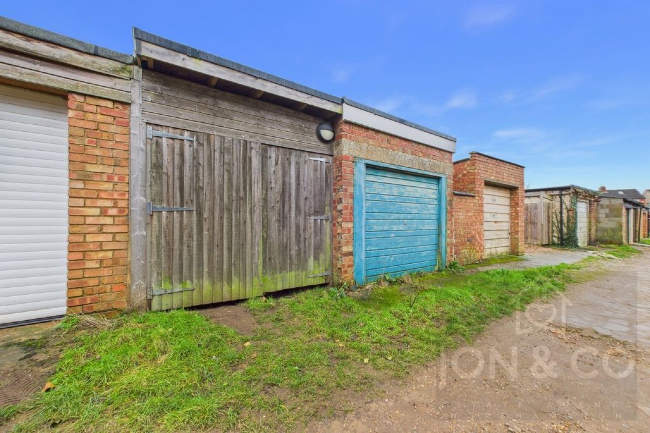 Broadway | Abington | NN1