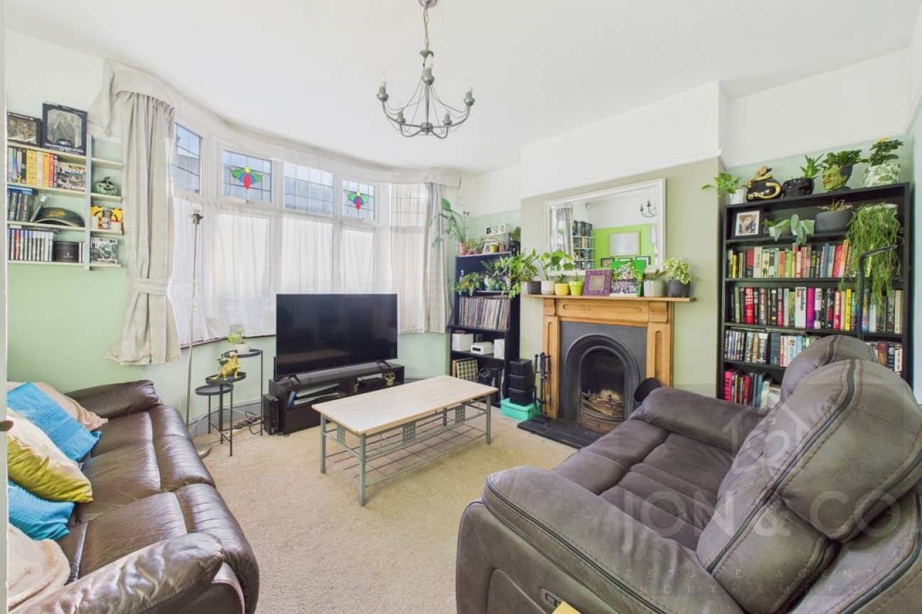 Broadway | Abington | NN1