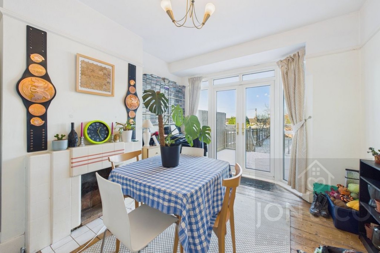 Broadway | Abington | NN1