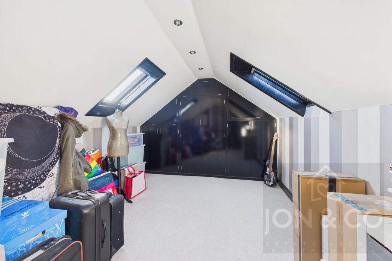 Broadway | Abington | NN1