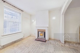 Brook Street | Semilong | NN2