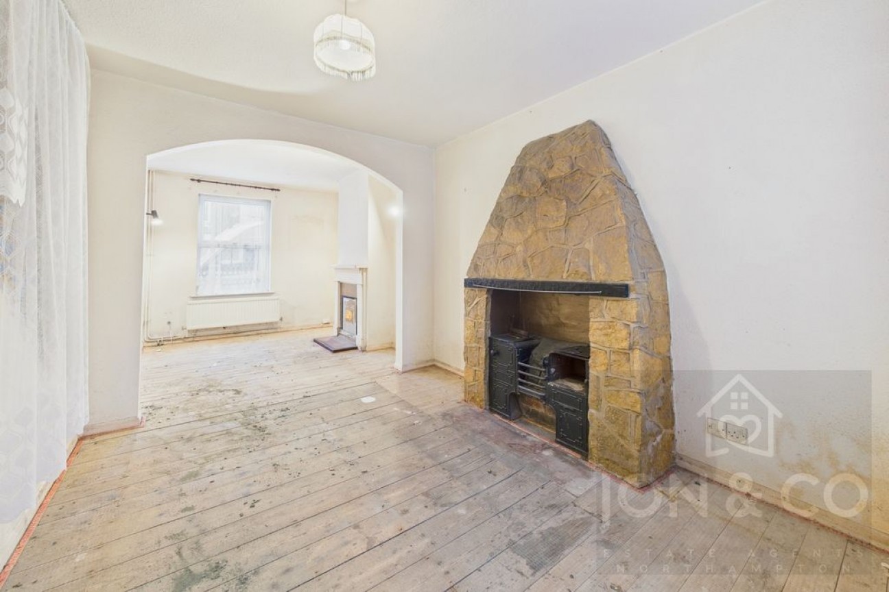 Brook Street | Semilong | NN2