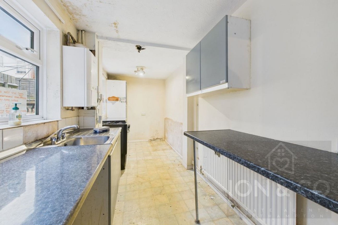 Brook Street | Semilong | NN2