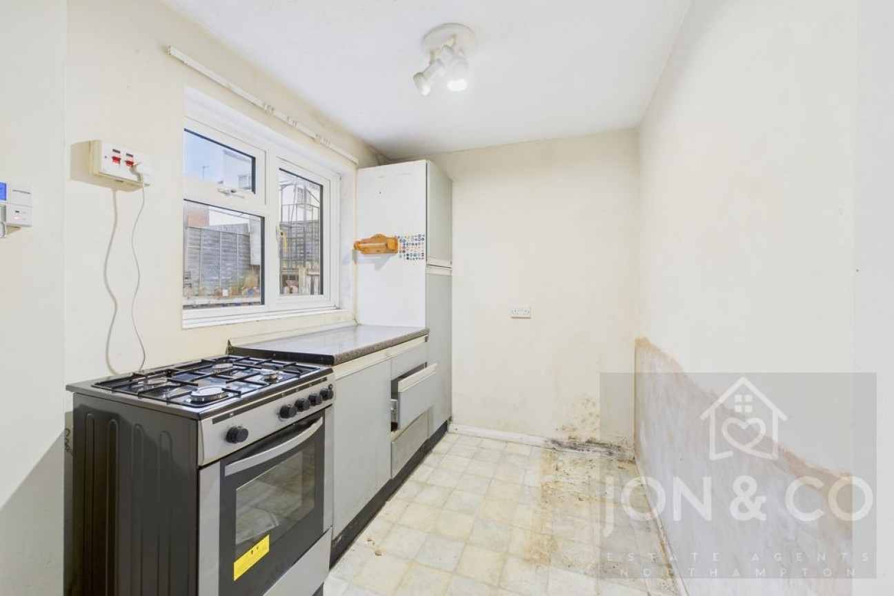 Brook Street | Semilong | NN2