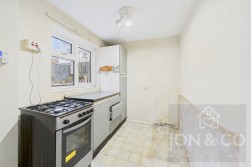 Brook Street | Semilong | NN2