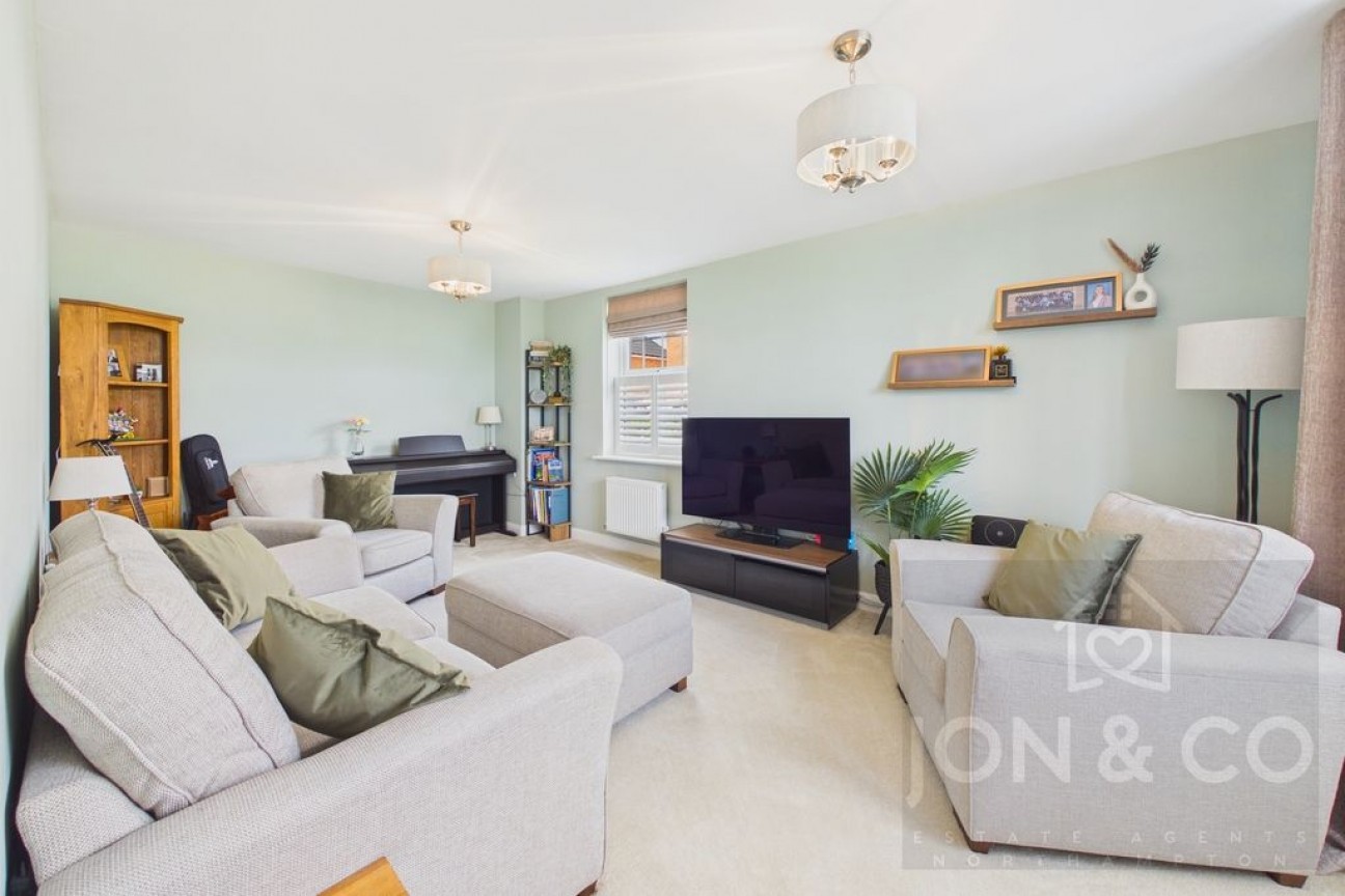 Monteyne Close | Overstone Gate | NN6