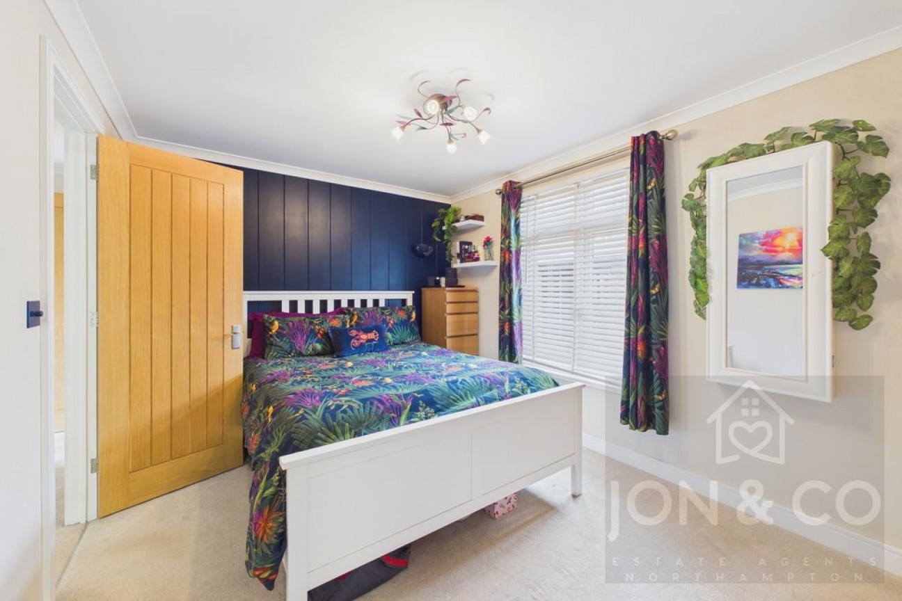 Kingfisher | Overstone Lakes | NN6