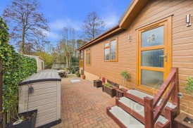 Kingfisher | Overstone Lakes | NN6