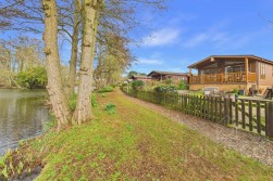Kingfisher | Overstone Lakes | NN6