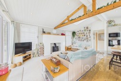 Kingfisher | Overstone Lakes | NN6