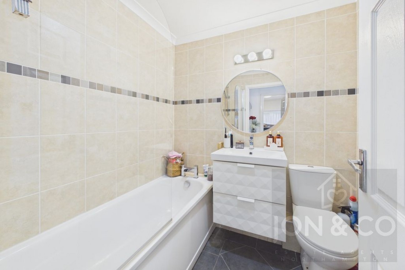 Lone Pine Court | Brixworth | NN6