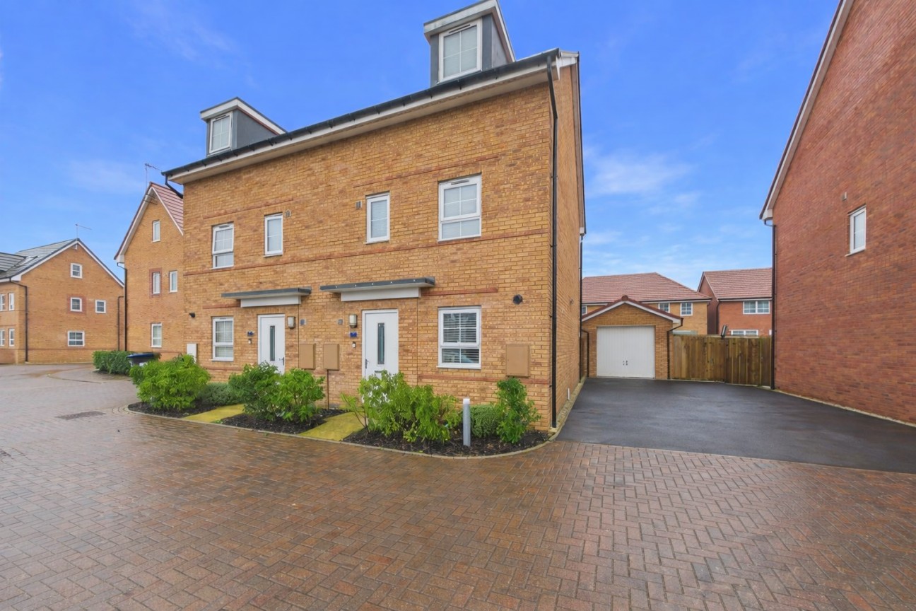 Higgs Close | Overstone Gate | NN6