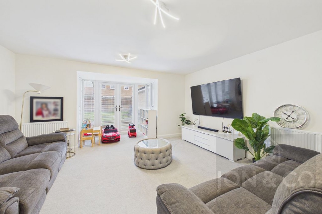 Higgs Close | Overstone Gate | NN6