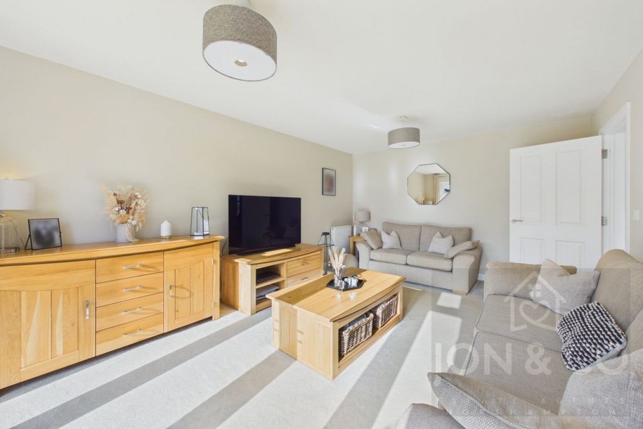 Hutchins Close | Overstone Gate | NN6
