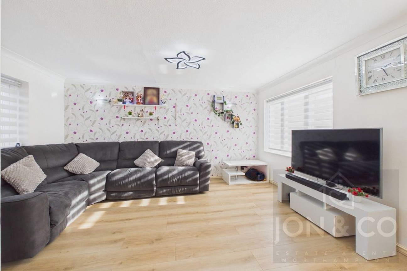 Obelisk Rise | Kingsthorpe | NN2