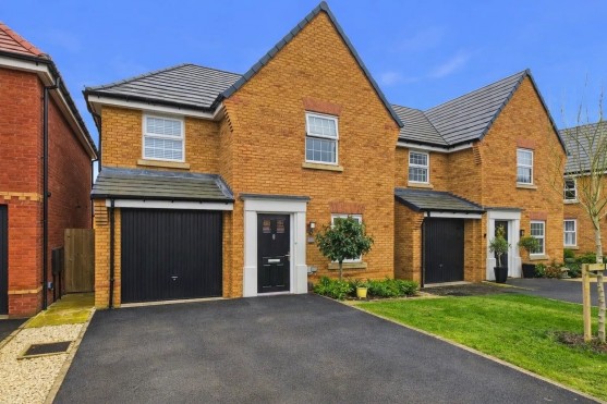 Young Close | Overstone Gate | NN6