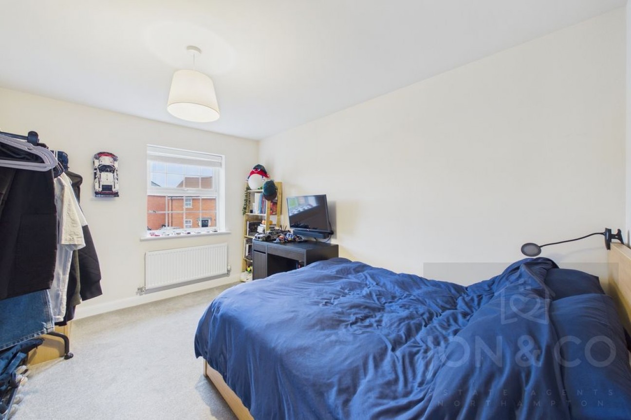 Young Close | Overstone Gate | NN6