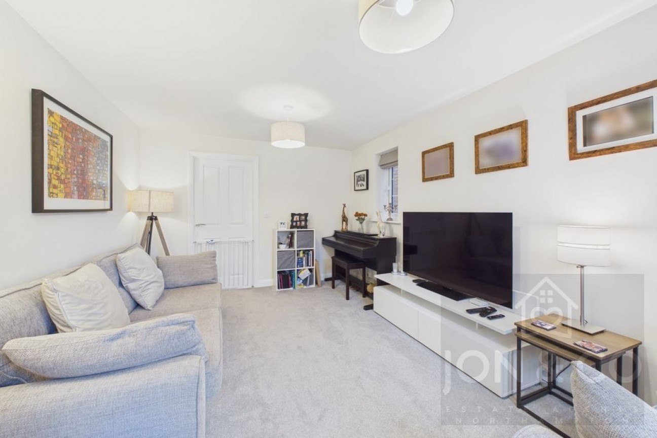 Young Close | Overstone Gate | NN6
