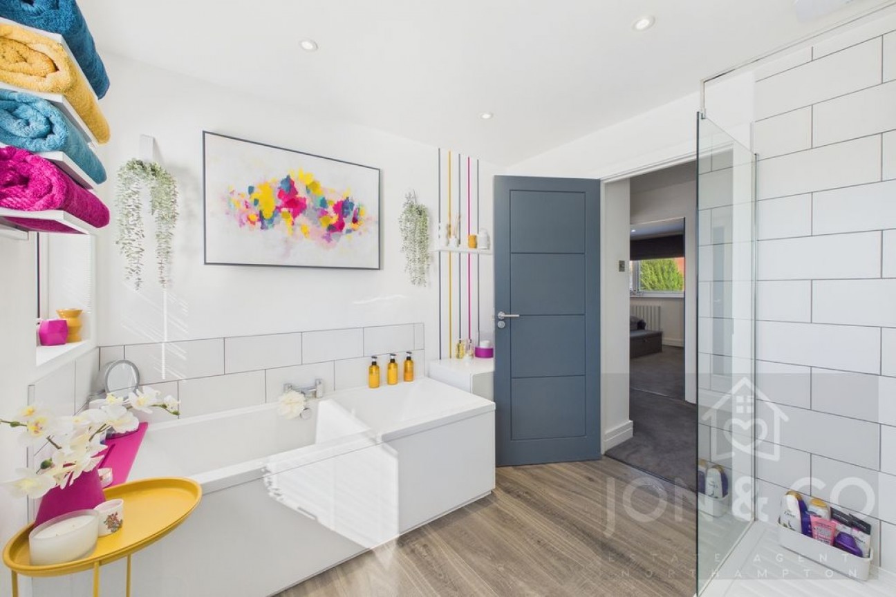 North Hayes Court | Goldenash | NN3