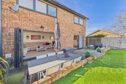 North Hayes Court | Goldenash | NN3