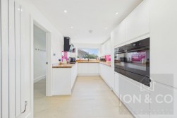 North Hayes Court | Goldenash | NN3