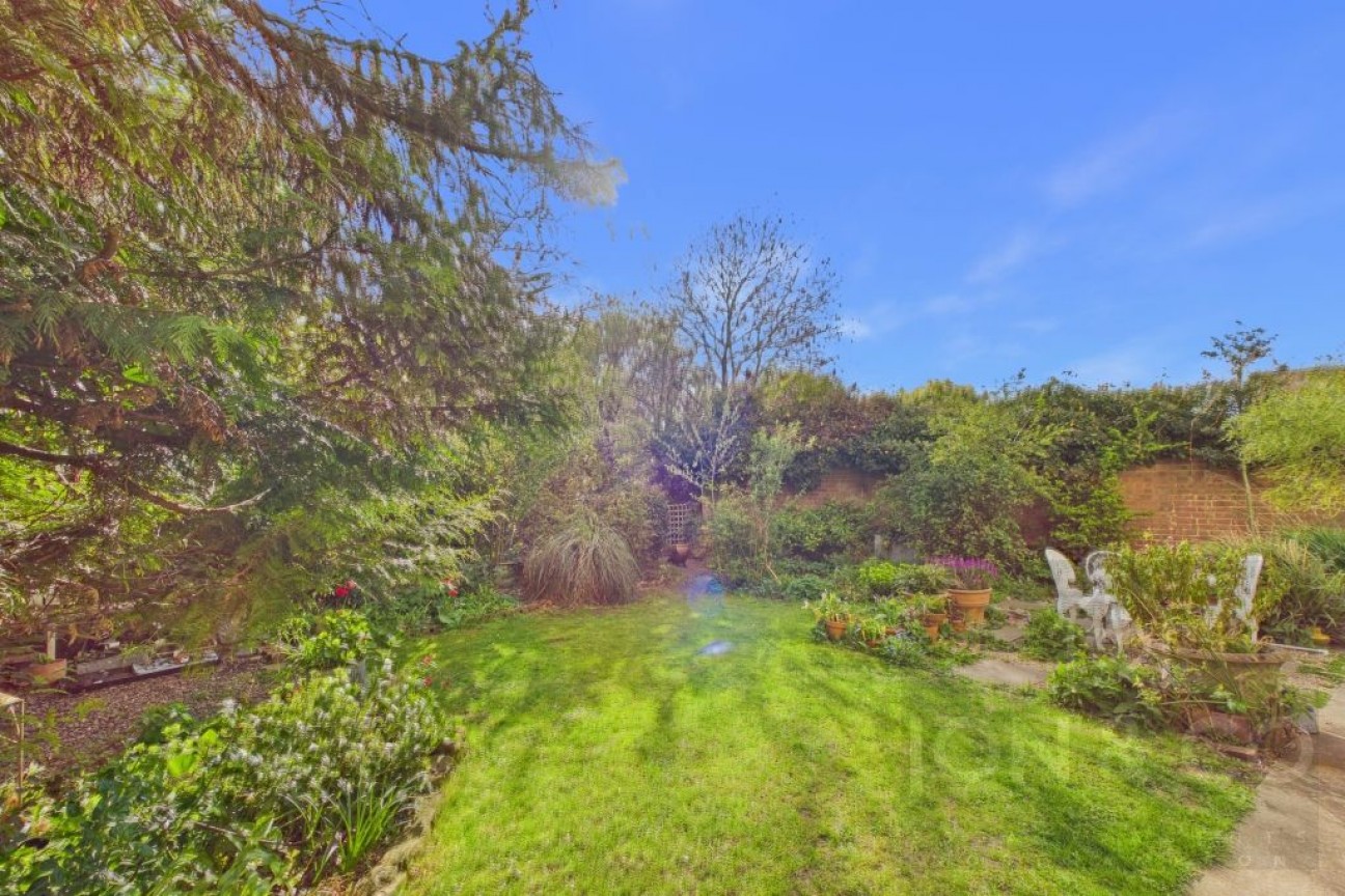 High Street | Wootton | NN4