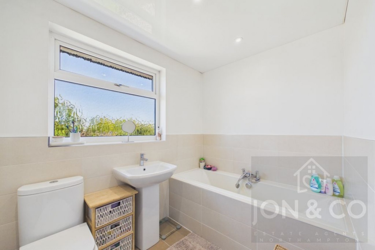 Tamarisk Drive | Moulton | NN3