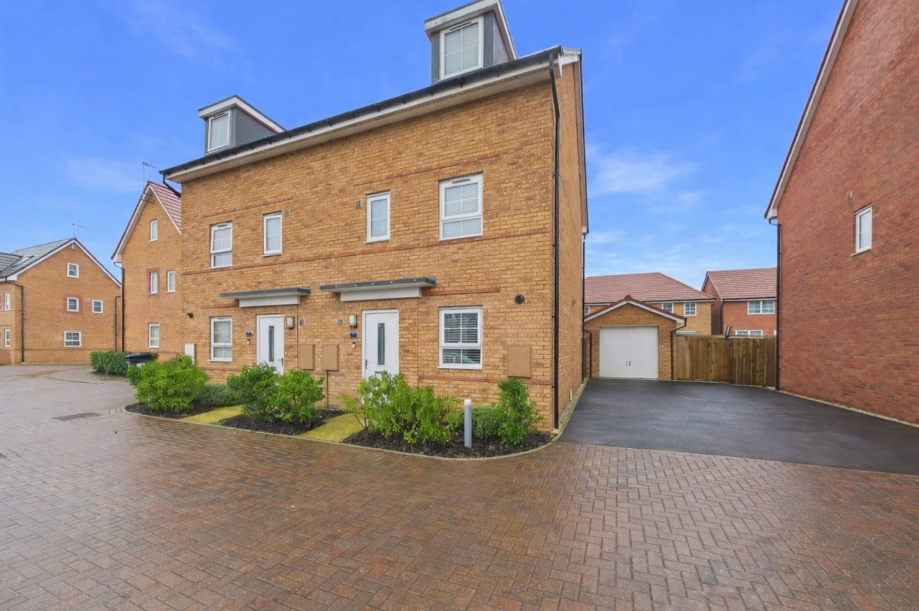 Higgs Close | Overstone Gate | NN6