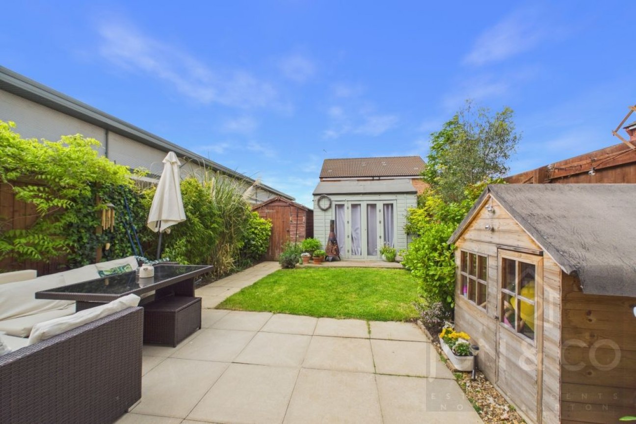 Damselfly Road | Pineham | NN4