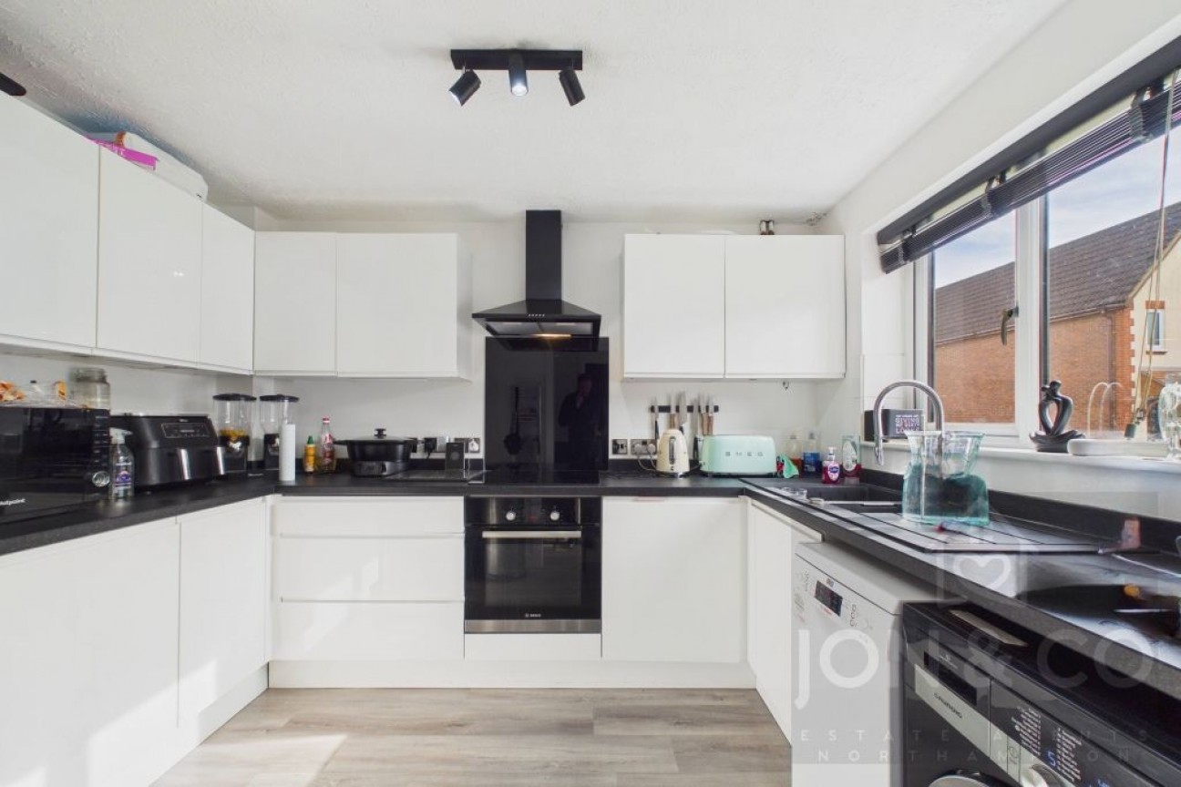 Kingmaker Way | Buckingham Fields| NN4