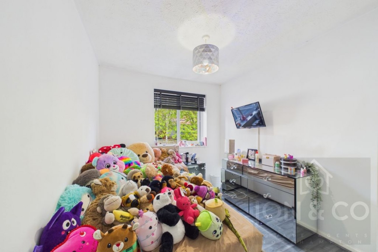 Kingmaker Way | Buckingham Fields| NN4