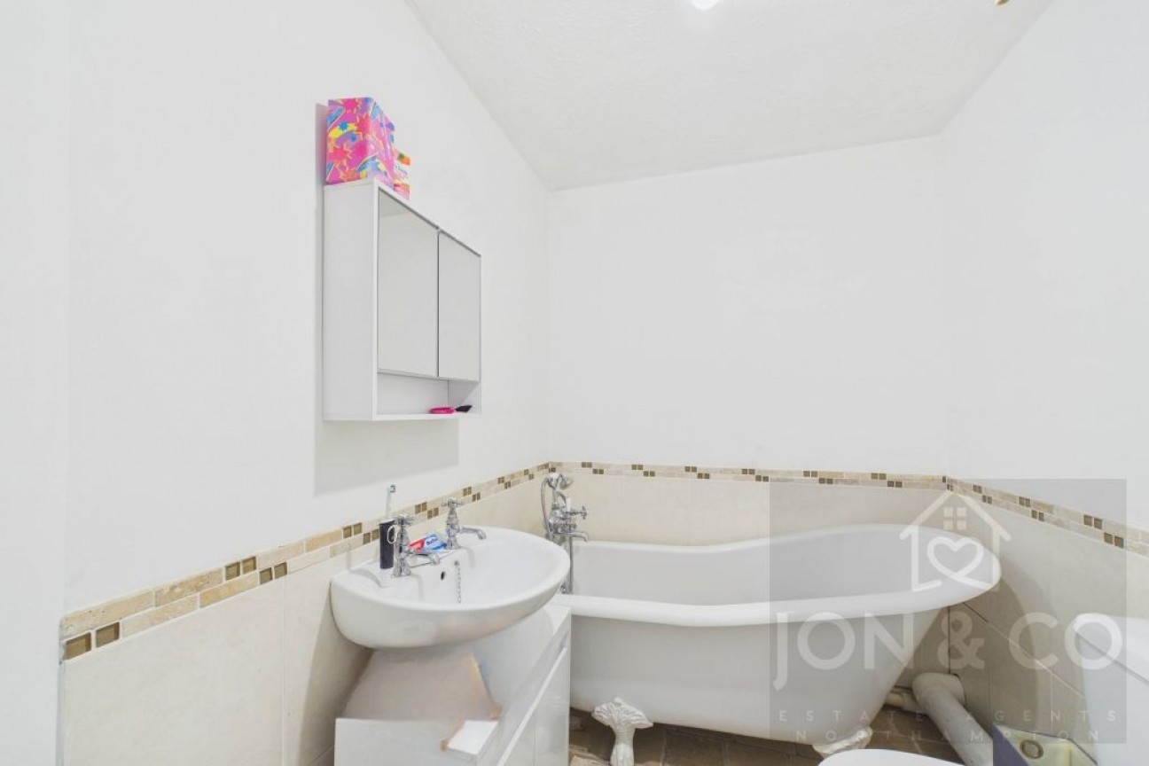 Kingmaker Way | Buckingham Fields| NN4
