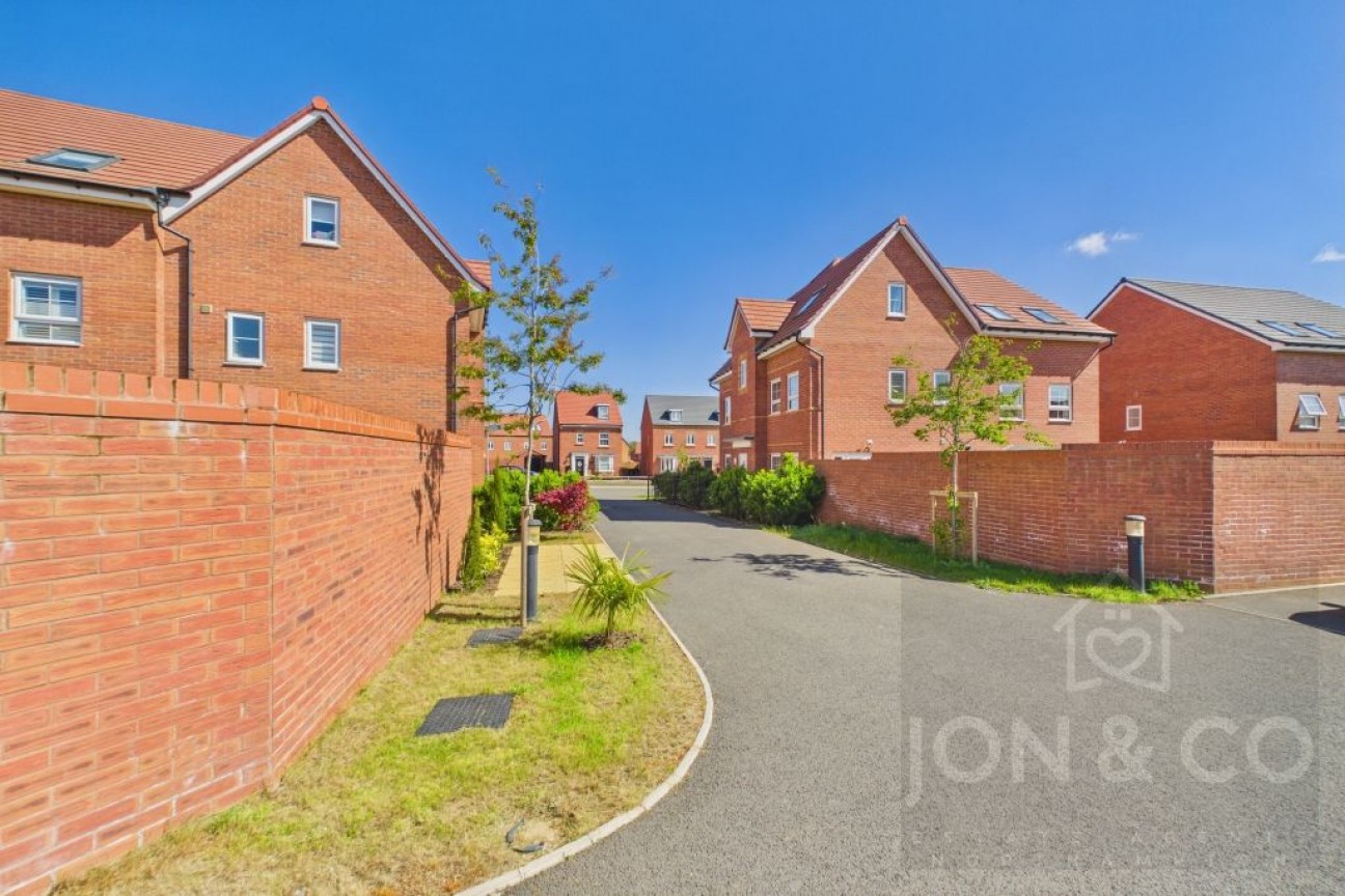 Stratford Drive | Overstone Gate | NN6