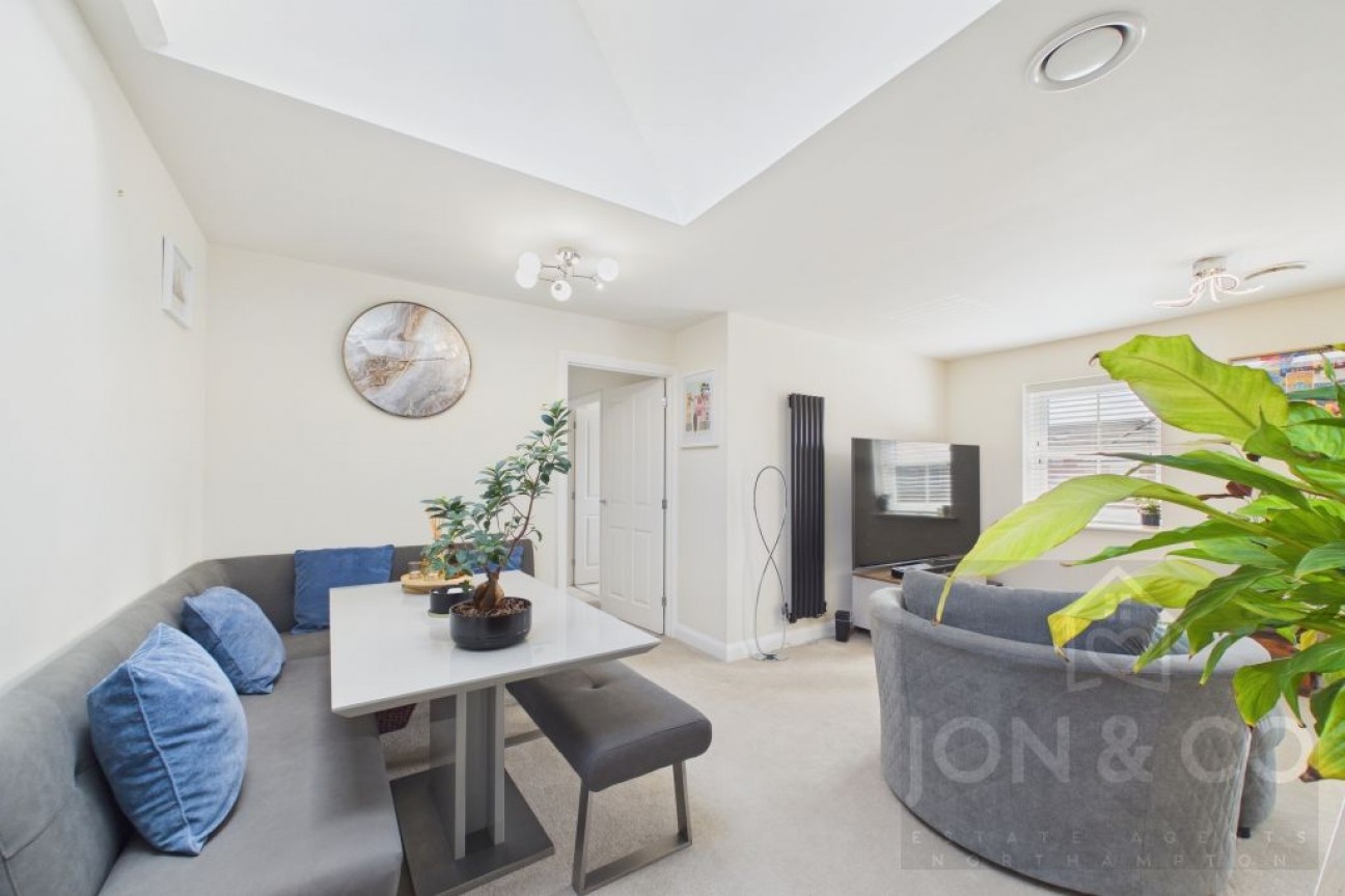 Stratford Drive | Overstone Gate | NN6