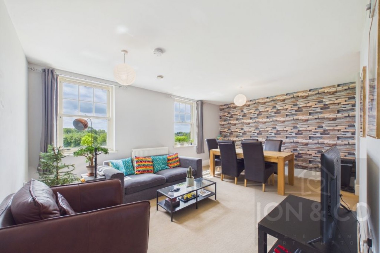 Black Cat Street | Upton | NN5