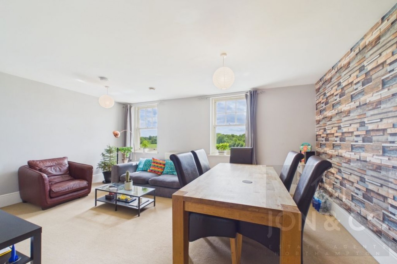 Black Cat Street | Upton | NN5