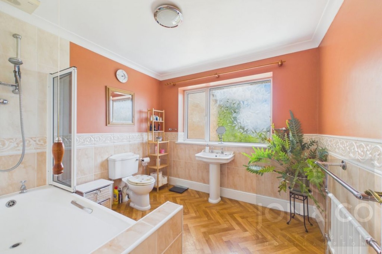 Cotswold Avenue | Duston | NN5
